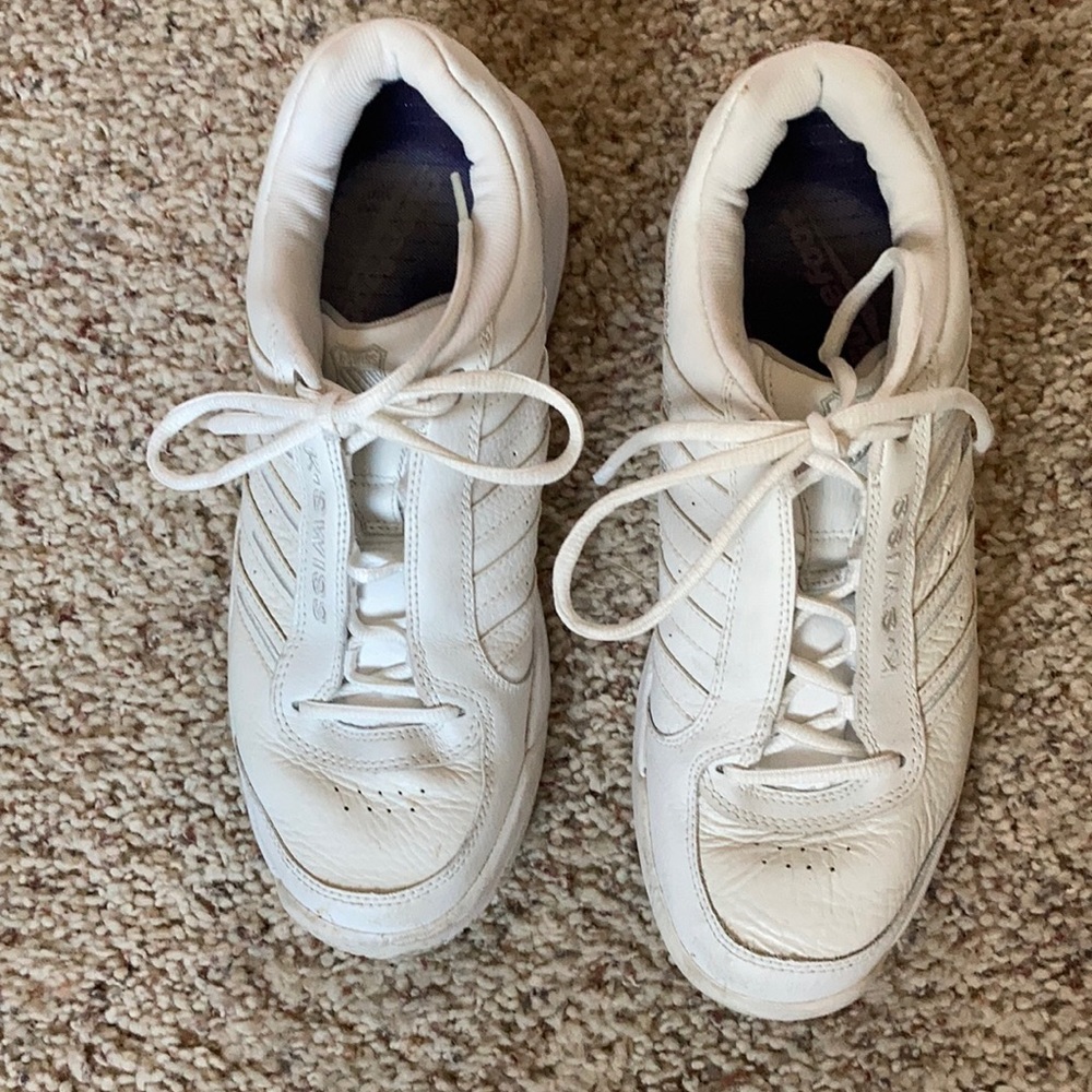 K-Swiss low court shoes